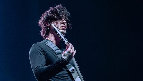 Alex Gaskarth, vocalista y guitarra rítmica de ALL TIME LOW